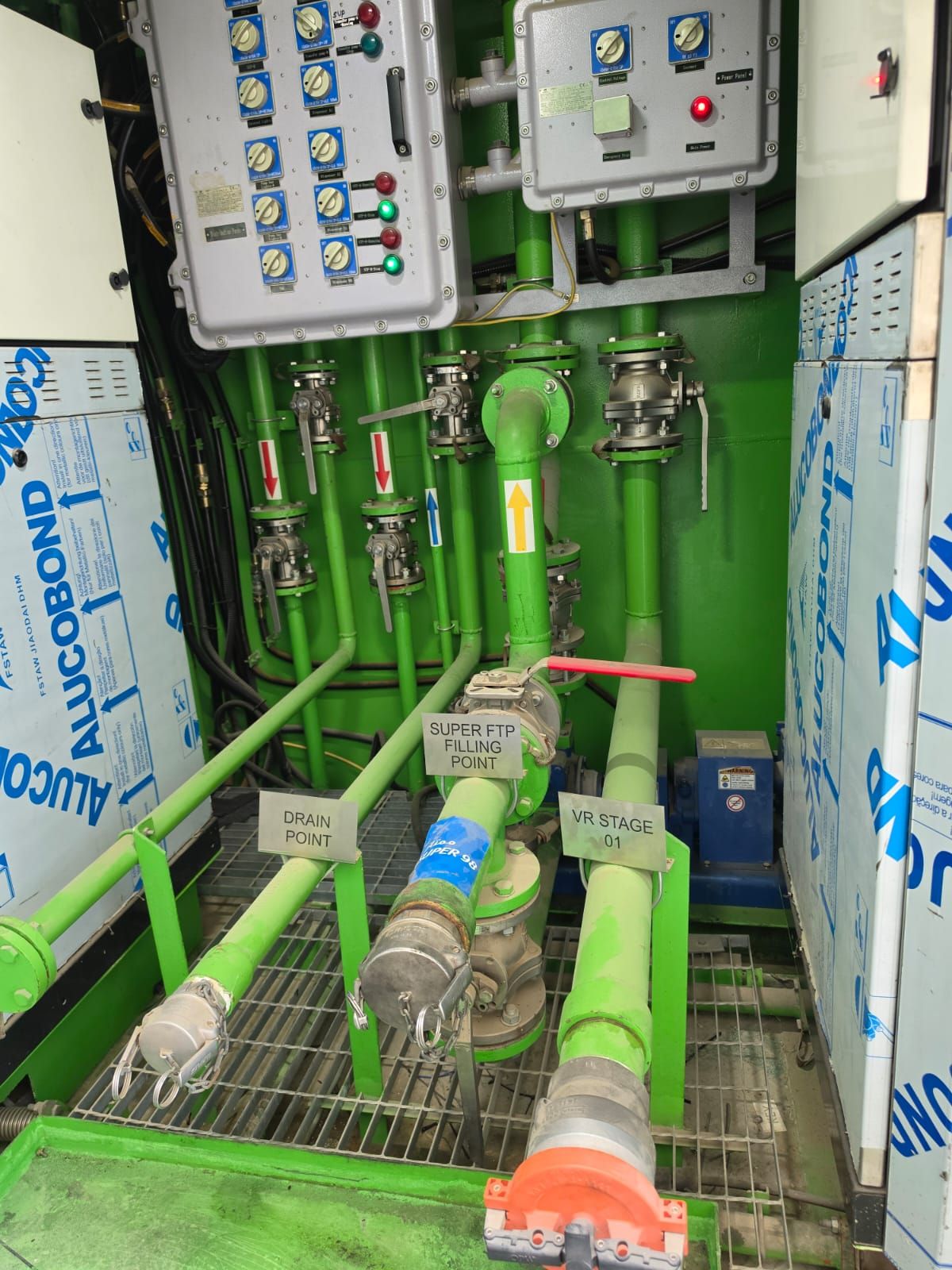 Fill point, vapor-recovery stage 1 and drain piping with cam-lock couplings and spill tray